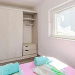 1 Bedroom Lovely In Apartment