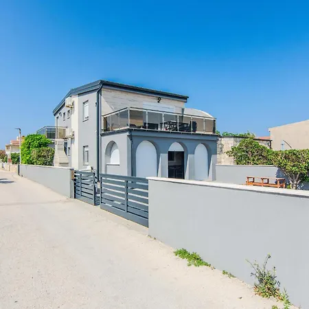 Awesome In With House Sea View *