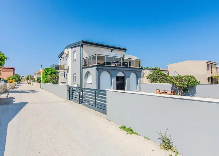 1 Bedroom Lovely In *
