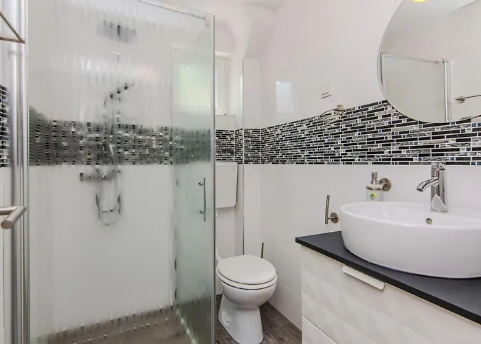 1 Bedroom Lovely In * Vir