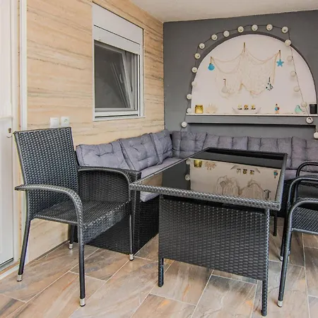 Апартаменты 1 Bedroom Lovely In Вир