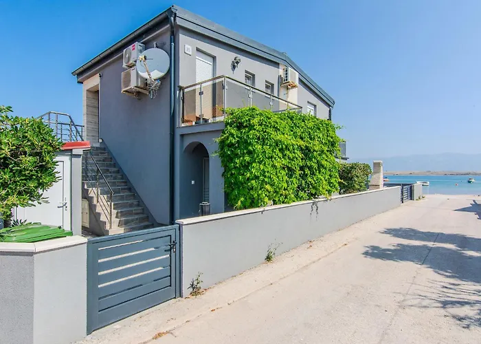 1 Bedroom Lovely In Апартаменты Вир
